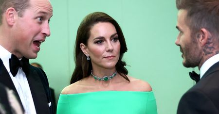 Amerykańskie wydanie księżnej Kate. Ostry makijaż, krzykliwe kolory. Nawet William pozwolił sobie na więcej