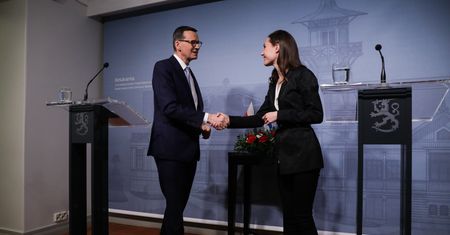 Premier Morawiecki w Finlandii: nie ma pewności, skąd wystrzelono rakietę