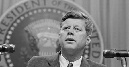 Ujawniono tajne akta dotyczące zabójstwa Kennedy'ego. Teraz mnożą się teorie spiskowe