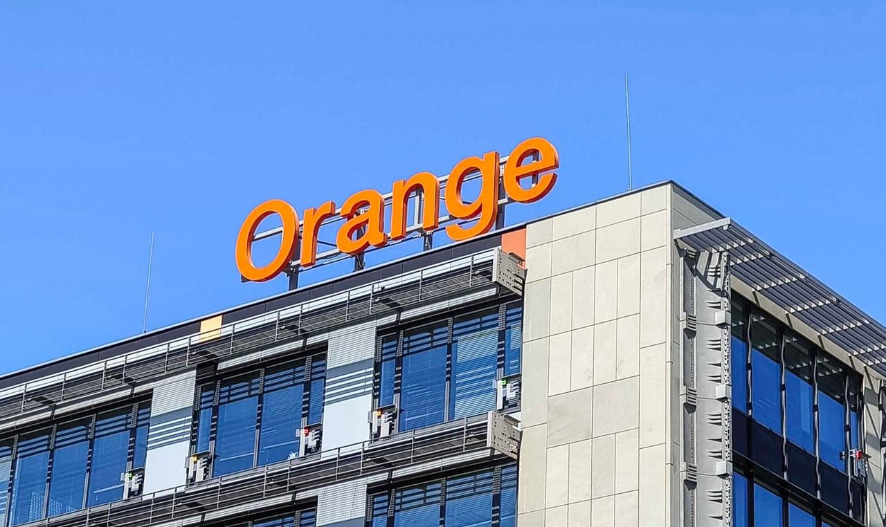 Orange Polska przejął operatora światłowodowego. Transakcja za pół miliarda