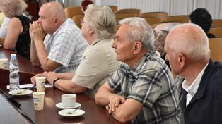 Jak uniknąć oszustw "na wnuczka"? Seniorzy spotkali się z policjantami [ZDJĘCIA]