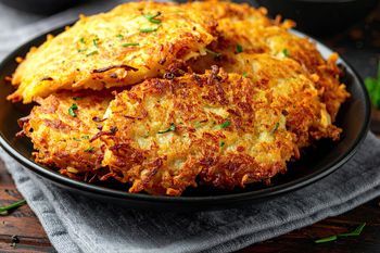 Dodaję do placków ziemniaczanych. Są pyszne, obłędnie chrupiące, a do tego nie piją tłuszczu jak szalone