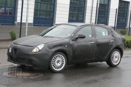 Większa siostra MiTo przyłapana