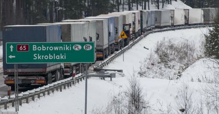 Rekordowo długi korek. W kolejce w Bobrownikach po 80 godzin