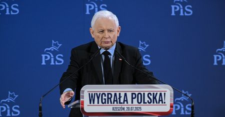 Kaczyński krytykuje zmiany w rządzie. "Z deszczu pod rynnę"