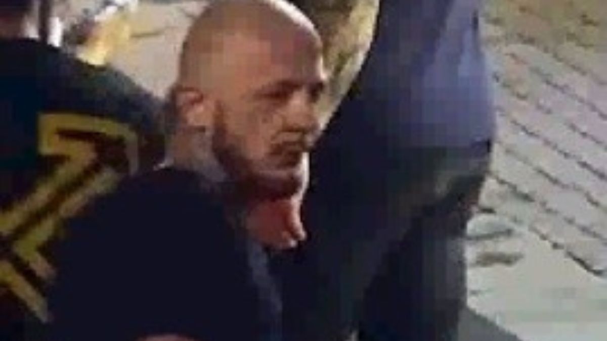 Katowiccy policjanci próbują ustalić jego tożsamość.