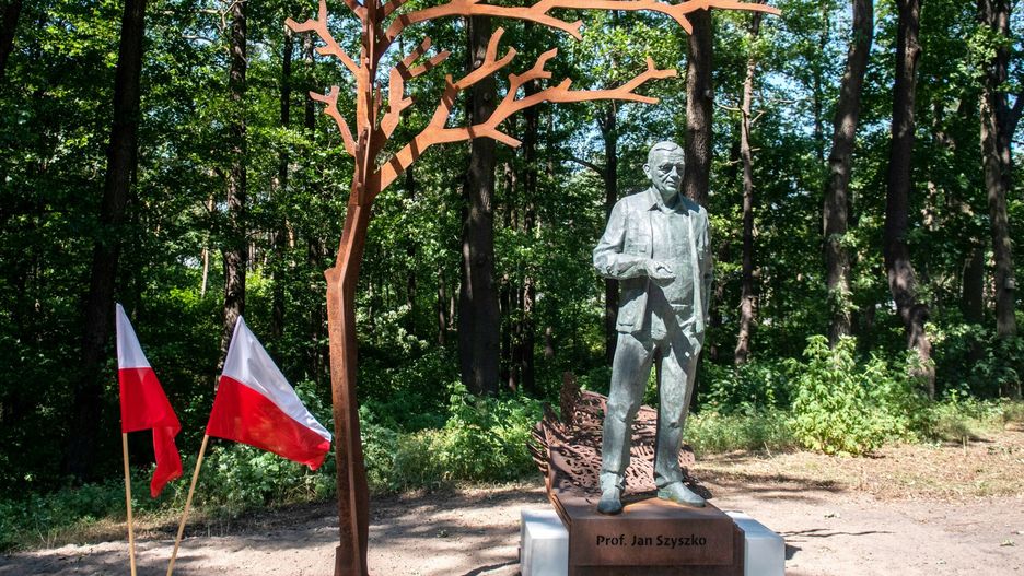 "Najwybitniejszy minister". W Jarocinie stanął pomnik ministra Szyszki