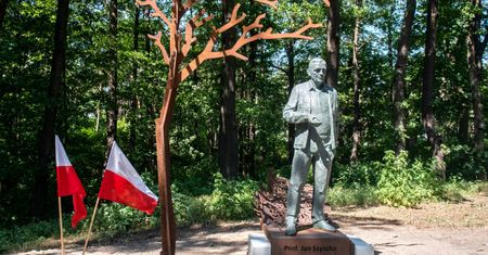 "Najwybitniejszy minister". W Jarocinie stanął pomnik ministra Szyszki
