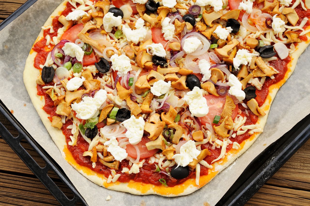 Na widok tej pizzy Włoch złapałby się za głowę. Nie ma w niej ani grama mąki, a smakuje jak marzenie