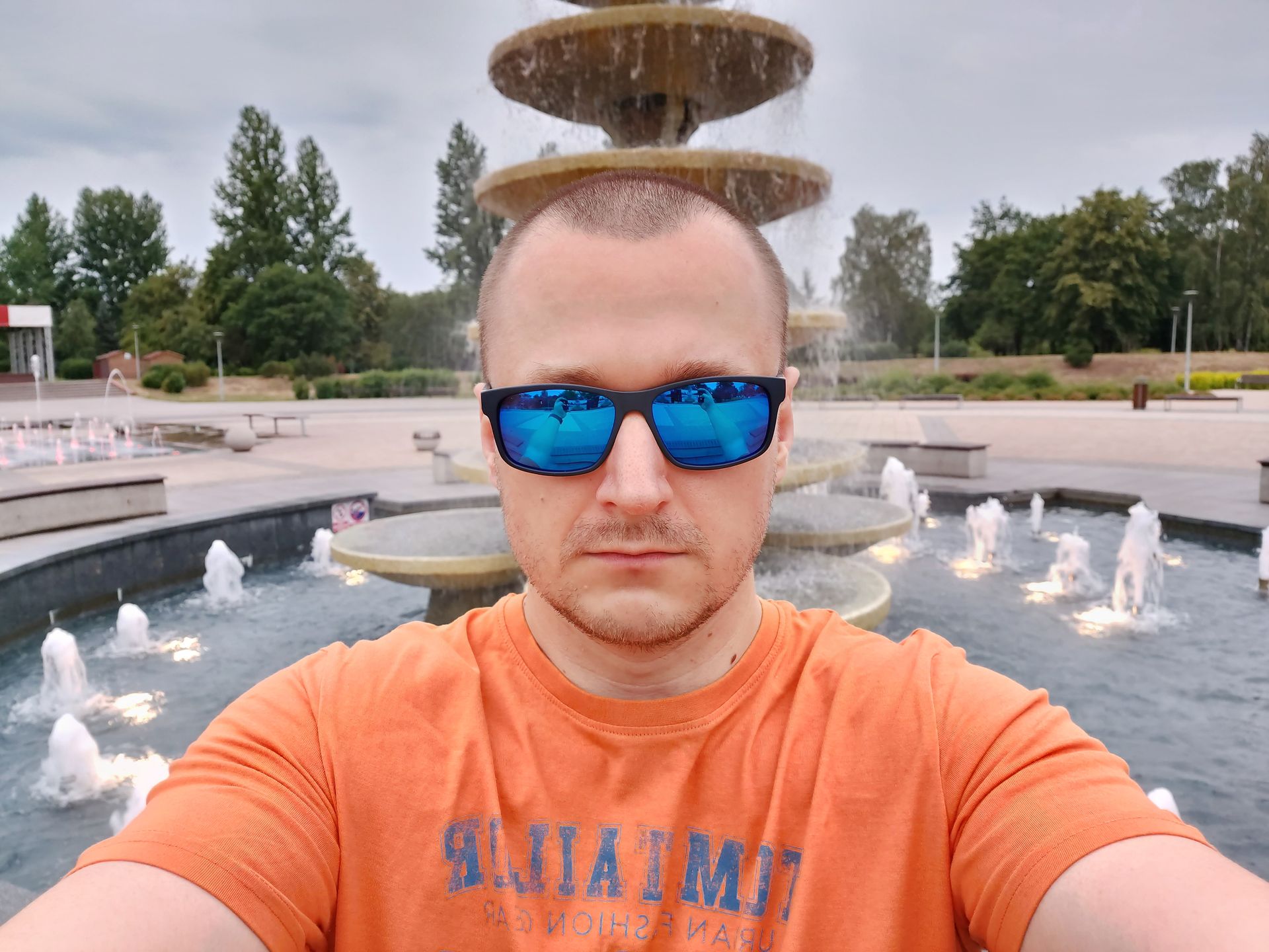 Samsung Galaxy A80 kontra przedni aparat Galaxy S10. Czy obracana kamera ma sens? 8