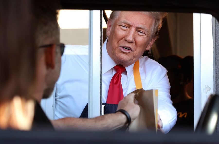 Donald Trump w okienku drive-thru