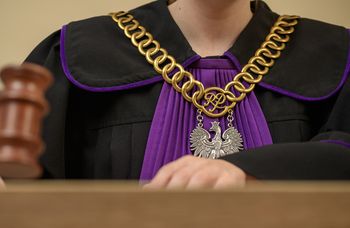 Zaatakowali 78-latka tłuczkiem do mięsa. Rusza proces