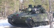 Szwedzka pomoc dla Ukrainy. Wozy bojowe CV90 i armatohaubice H77BW Archer