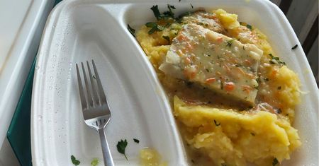 Pokazała obiad w szpitalu. "Gorszych ziemniaków w życiu nie jadłam"