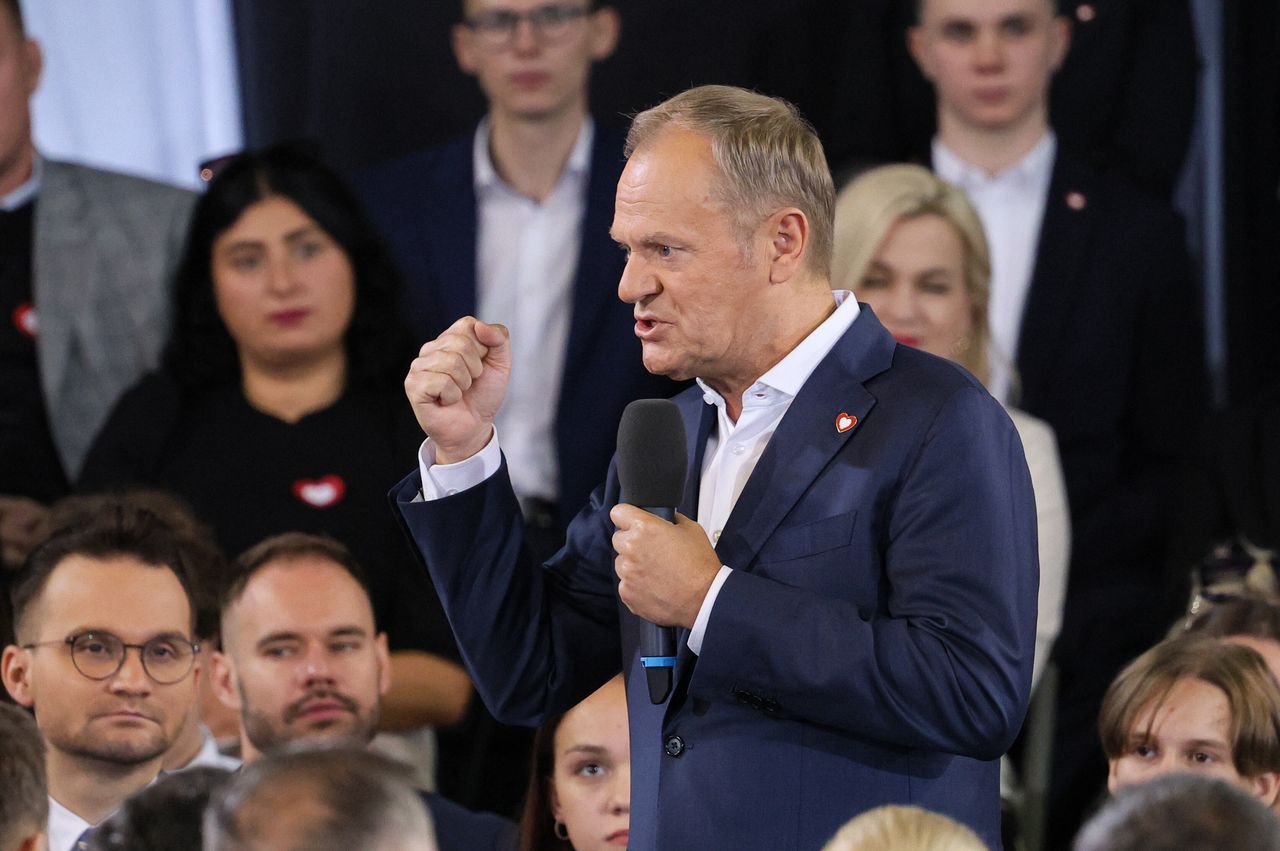 Premier Donald Tusk przemawia podczas konwencji Koalicji Obywatelskiej w Hali Sportowej OSIR w Warszawie