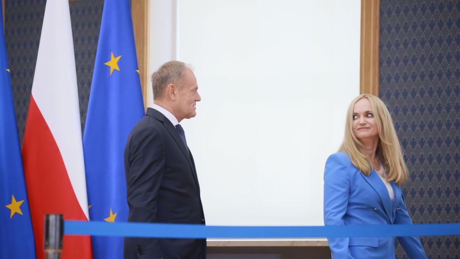 Donald Tusk, Jolanta Sobiera�ska-Grenda
Warszawa, 23.07.2025. Premier Donald Tusk (L) oraz nowa minister zdrowia - Jolanta Sobiera�ska-Grenda (P) podczas konferencji prasowej w KPRM w Warszawie, 23 bm. Szef rz�du przedstawi� szczeg�y rekonstrukcji swojego gabinetu. (mr) PAP/Leszek Szyma�ski
Leszek Szyma�ski
polityk, polityka, rekonstrukcja rz�du, rz�d premiera Donalda Tuska, zmiany w rz�dzie, zmiany w sk�adzie Rady Ministr�w