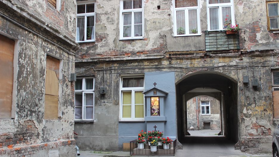 Kapliczki w podwórkach na Pradze przypominają o trudnych czasach