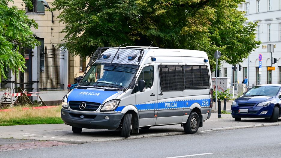 Stefan Grebner    Grebner-Fotogr
policja, police, poland, polish, secured, bus, police car, police bus, emergency vehicle, operation, blue light, siren, mercedes, benz, sprinter, w906, danger, warsaw, capital, security, order, law, emergency, police uniform, patrol, traffic, police operation, raid, police control, public service, police vehicle, security service, traffic control, demonstration, editorial