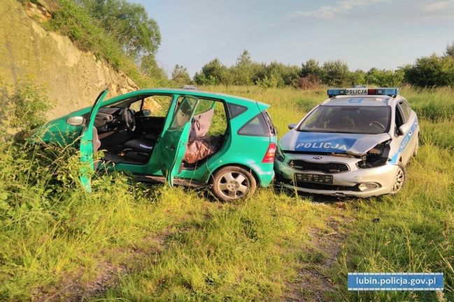 Dolny Śląsk. Pościg za pijanym kierowcą zakończony rozbiciem radiowozu