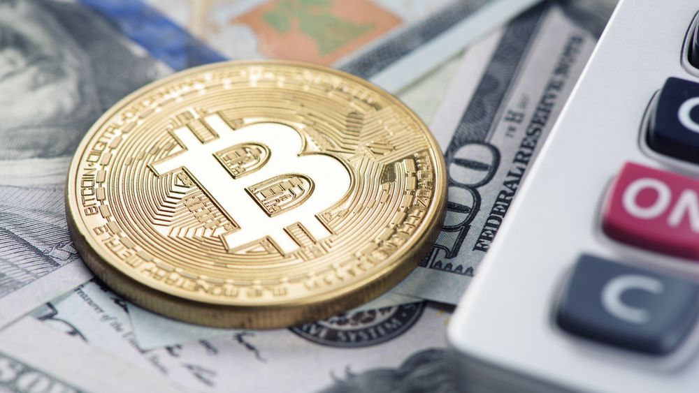 Bitcoin, dolary i kalkulator z depositphotos