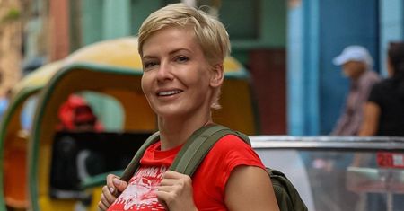Edyta Pazura pozuje w ubraniach córki, a fani zachwycają się jej odkrytym brzuchem: "CO ZA SYLWETKA" (FOTO)