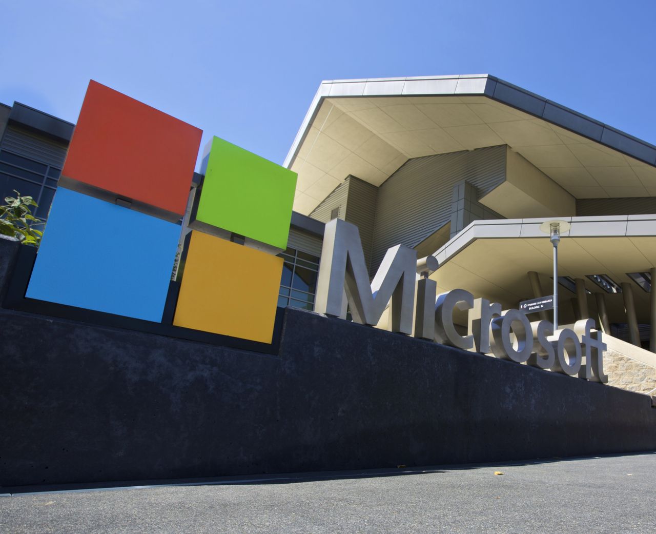 Microsoft paskudnie wymusza użycie Edge'a – tylko w nim otworzysz linki z maili