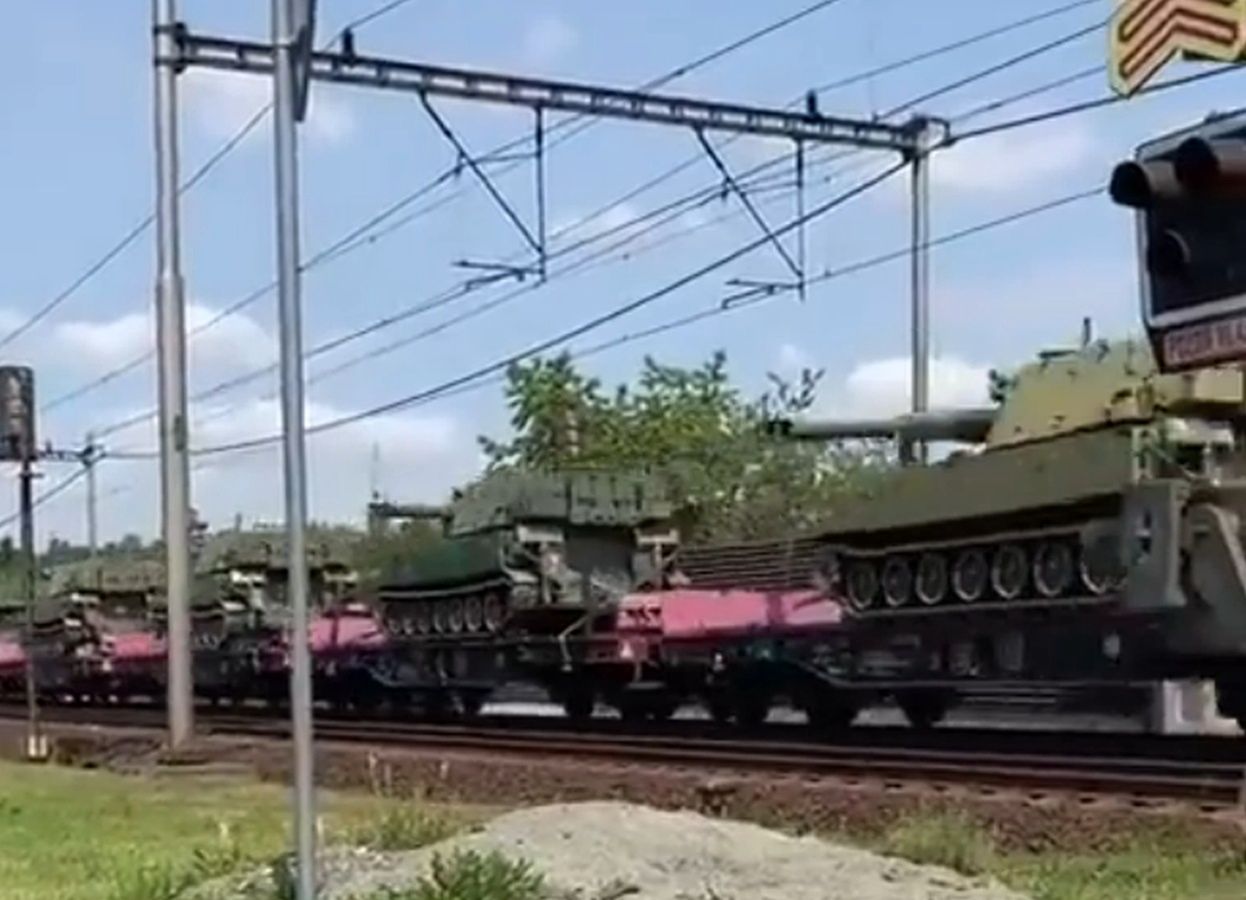 M109L podczas transportu kolejowego