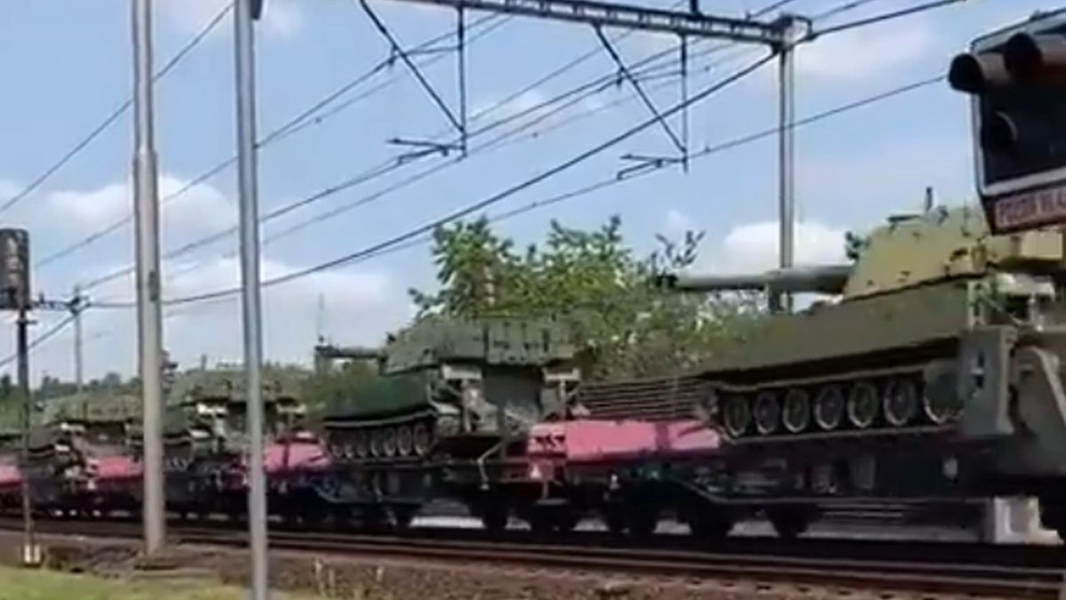 M109L podczas transportu kolejowego