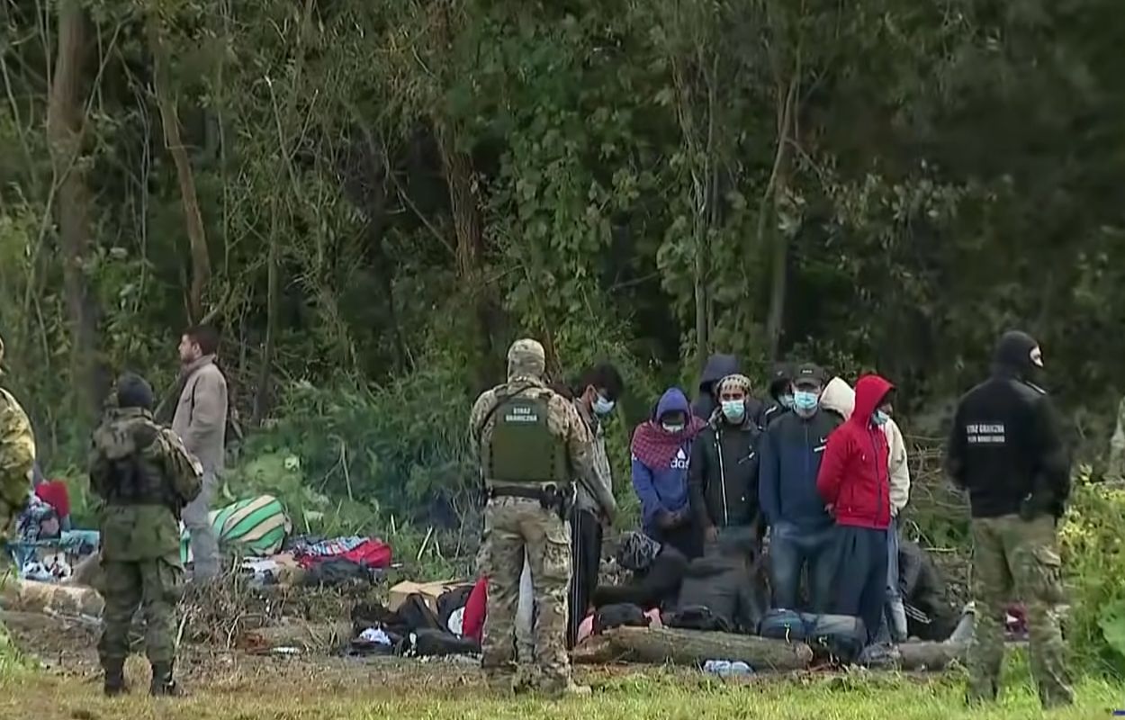 Niepokojące sceny na granicy z Białorusią. "Używają pałek, zadają ciosy"