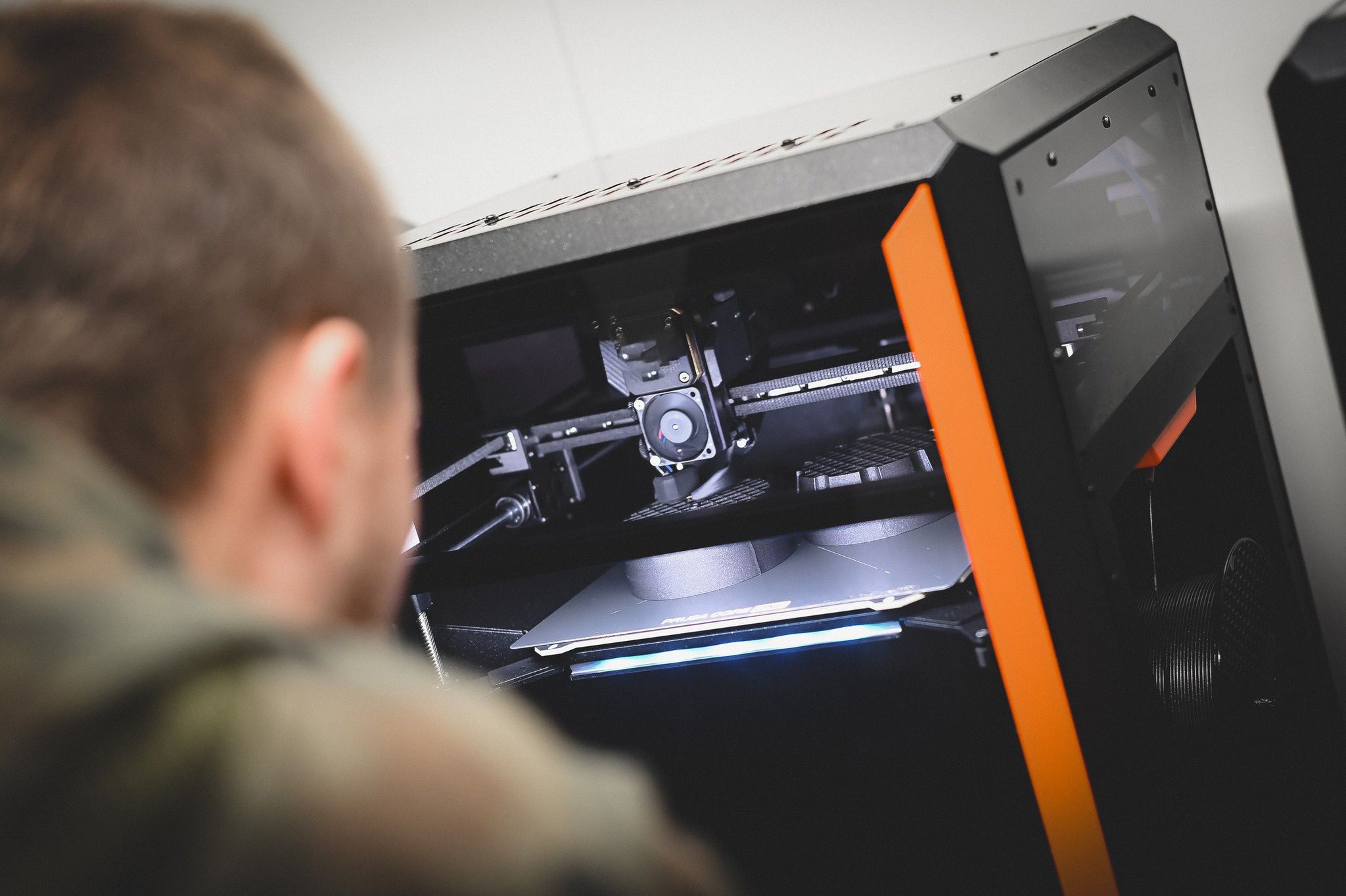 Nowe laboratorium 3D wspiera operacje wojskowe i naprawy dronów