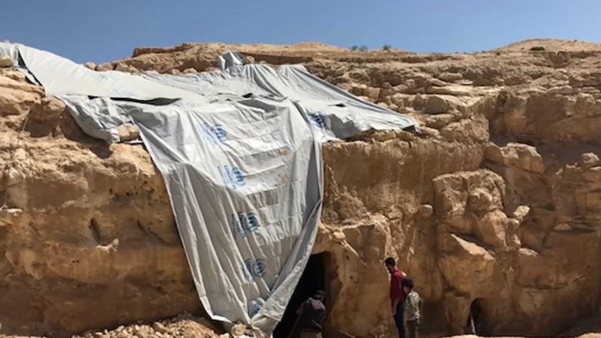 Na terenach odbitych z rąk ISIS odkryto tajemniczą jaskinię