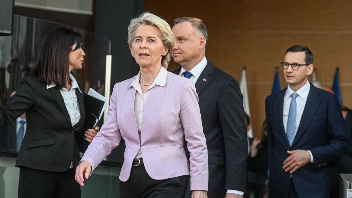 KONSTANCIN JEZIORNA, POLAND - JUNE 02: President of the Republic of Poland Andrzej Duda, Poland's Prime Minister, Mateusz Morawiecki and the President of the European Commission Ursula von der Leyen speak to the press after a meeting on June 02, 2022 in Konstancin Jeziorna, Poland. (Photo by Omar Marques/Anadolu Agency via Getty Images)