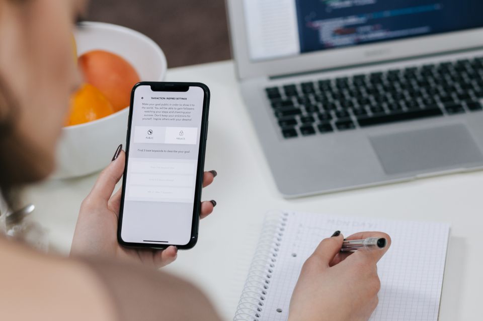 iPhone X inspiracją dla Androida. Będzie więcej smartfonów z wycięciem w ekranie?