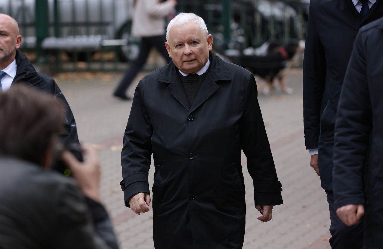 Twierdzi, że Kaczyński uderzył go w twarz. Rozprawa odwołana