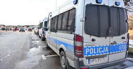 Rodzice w Krakowie w strachu. Policja apeluje o czujność