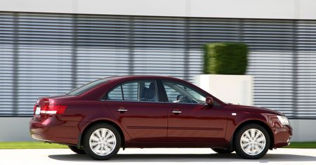 Używany Hyundai Sonata NF (2005-2010): dla szukających komfortu, niezawodności i nie przejmujących się marką