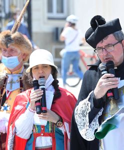 Warszawa. Mimo suspensy ksiądz Natanek przeszedł przez Warszawę z pochodem