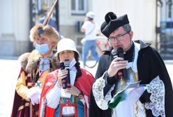 Warszawa. Mimo suspensy ksiądz Natanek przeszedł przez Warszawę z pochodem