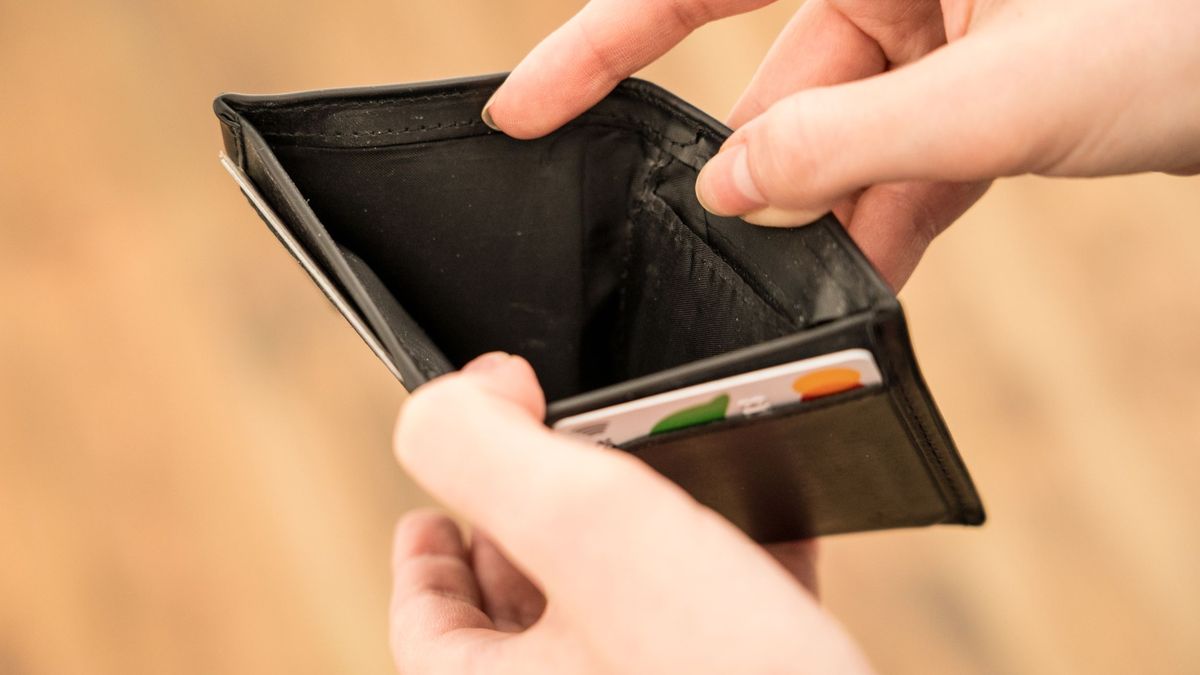 Za zakupy chciał zapłacić banknotem sprzed denominacji.