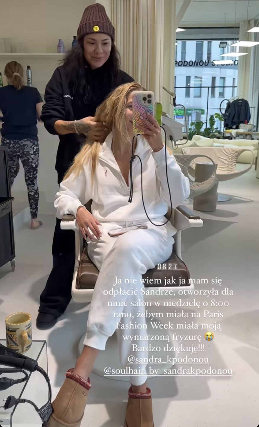 Jessica Mercedes w klapkach mules