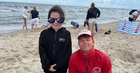 Dziecko zadławiło się żelkiem. Dramat na plaży w Stegnie