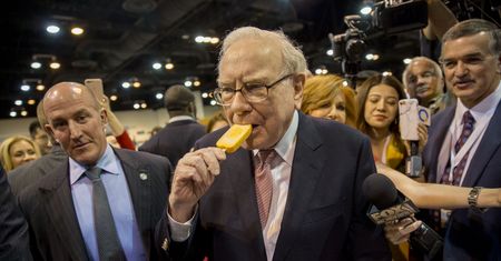 Warren Buffett lubi jeść jak 6-letnie dziecko. Śniadanie w McDonald's i pięć coli dziennie