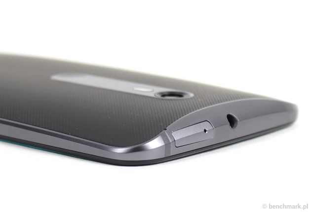 Motorola Moto X Style - tył pod kątem