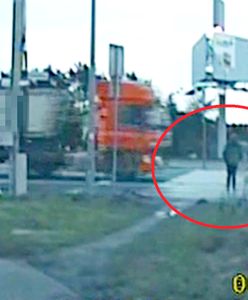 O mały włos od tragedii na pasach. Policjanci z Piaseczna wszystko nagrali