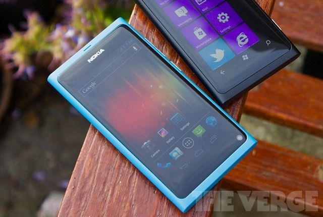 Nokia N9 z Androidem (fot. The Verge)