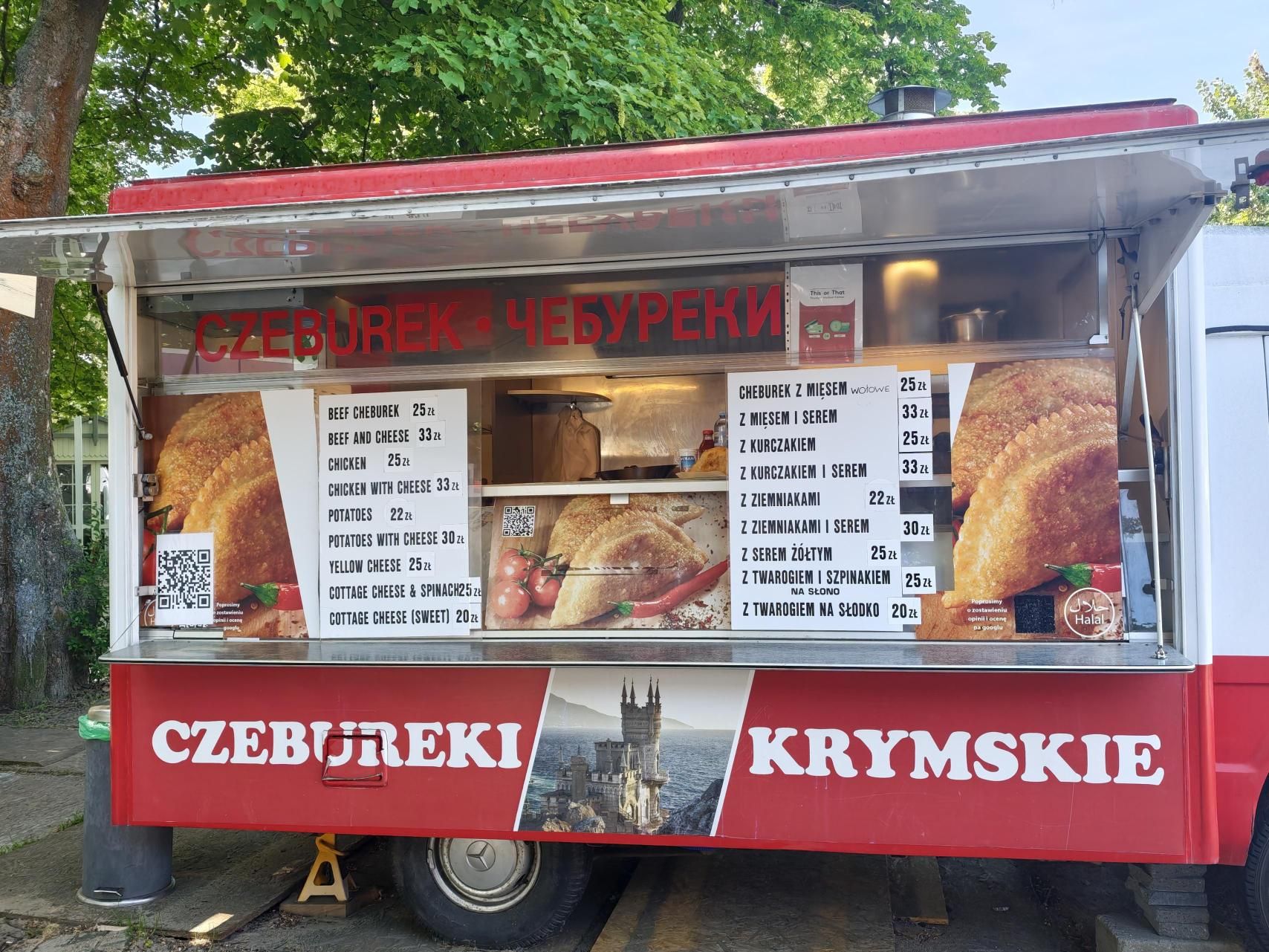 Budka z czeburekami nad polskim morzem