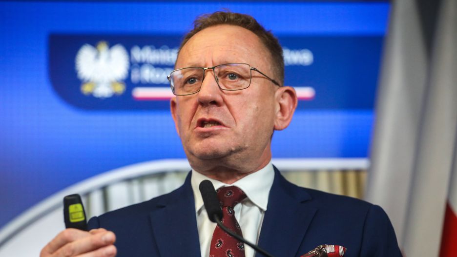 Warszawa, 18.07.2023. Minister rolnictwa i rozwoju wsi Robert Telus na konferencji prasowej z okazji 100 dni ministra Roberta Telusa w Ministerstwie Rolnictwa i Rozwoju Wsi, 18 bm. w Warszawie. (ad)PAP/Albert Zawada