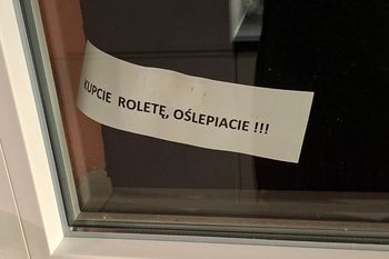 Sąsiad zostawił mu kartkę z wiadomością. "Normalne to jest?"