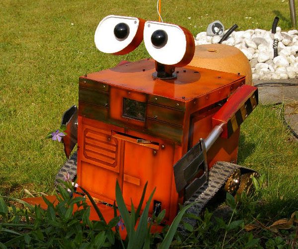 Niemiecki wynalazca buduje działającą replikę WALL-E [wideo] 1