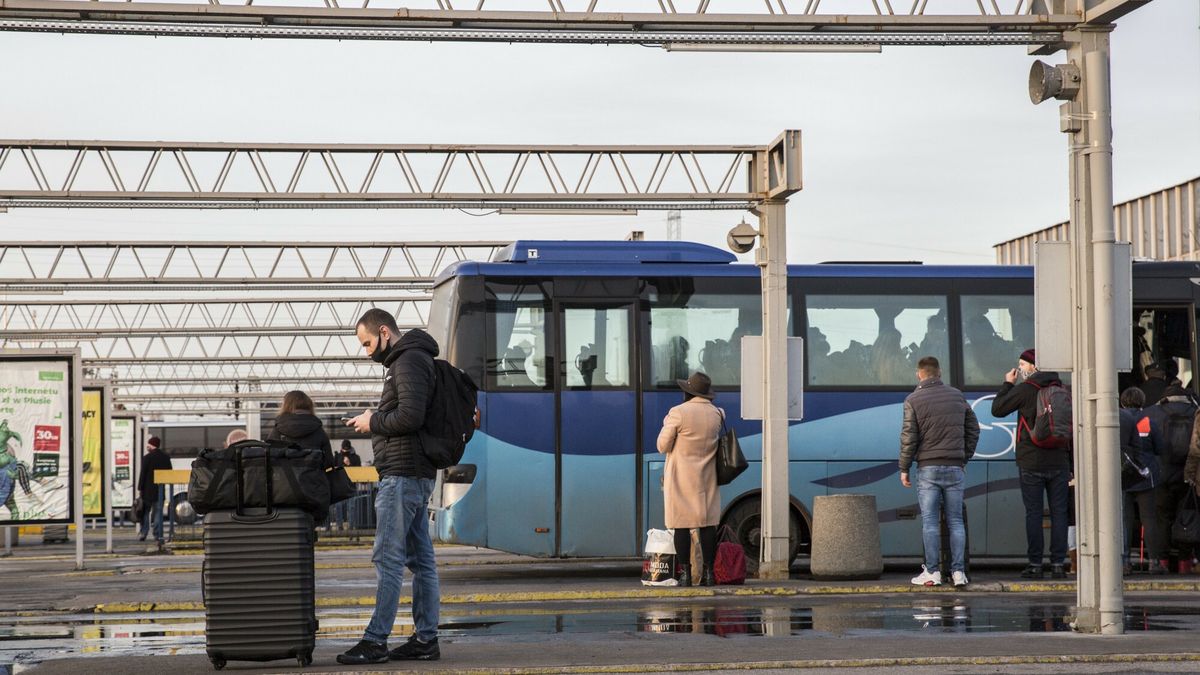 Prezydent Andrzej Duda pomógł transportowcom. 